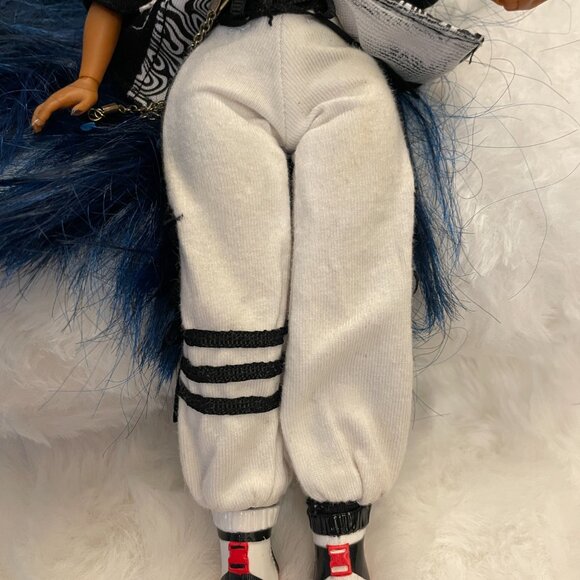 LOL Surprise OMG Downtown BB Fashion Doll Blue Hair (SKU: 320TO) - Picture 15 of 16